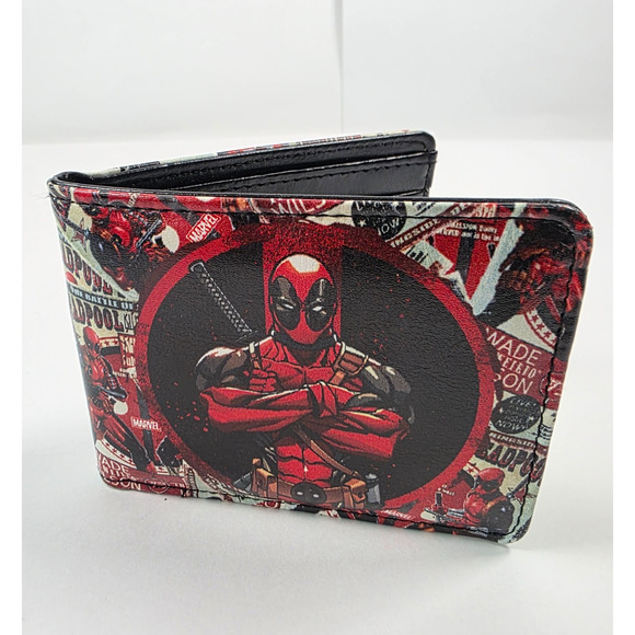 Deadpool Arms Crossed Pose Badge/Wade Vs Wade Marvel Comics Bi-fold Wallet - Picture 1 of 11